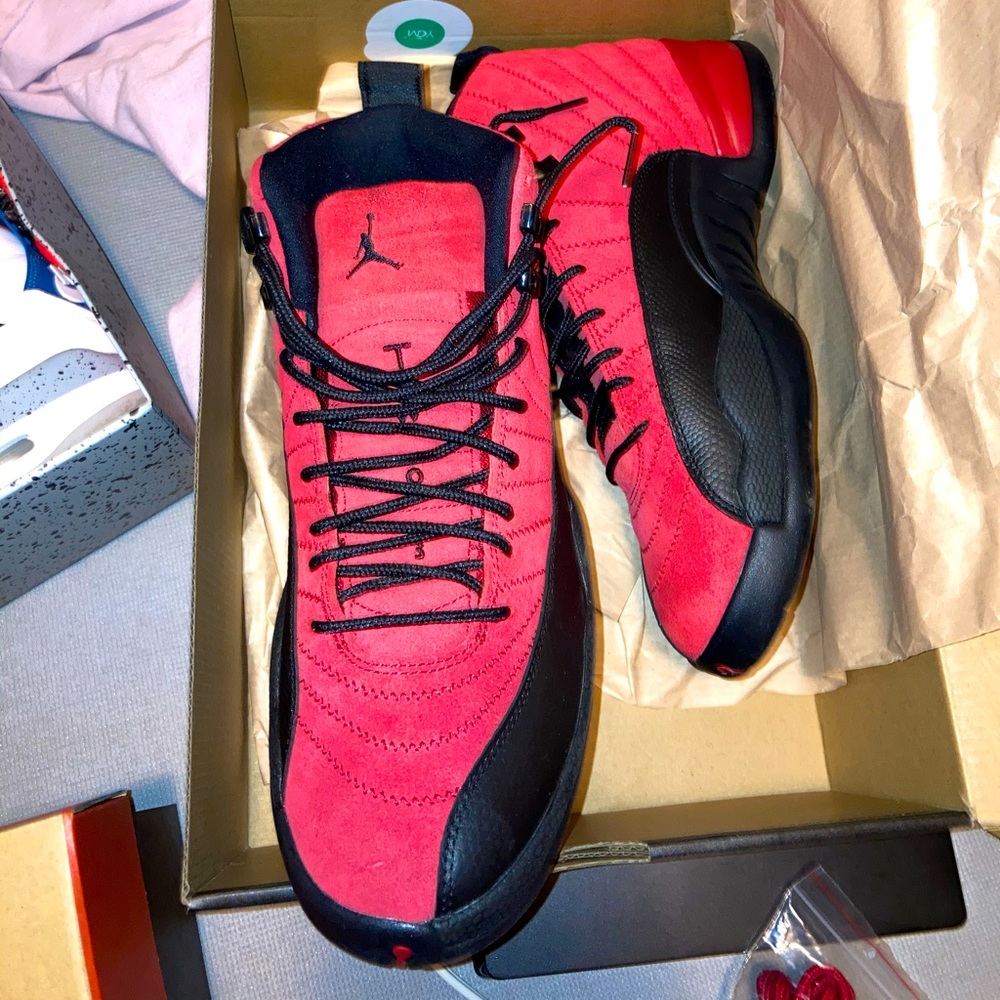 LIKE NEW JORDAN REVERSE FLU GAME 12S